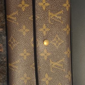 Louis Vuitton Internwtional Wallet